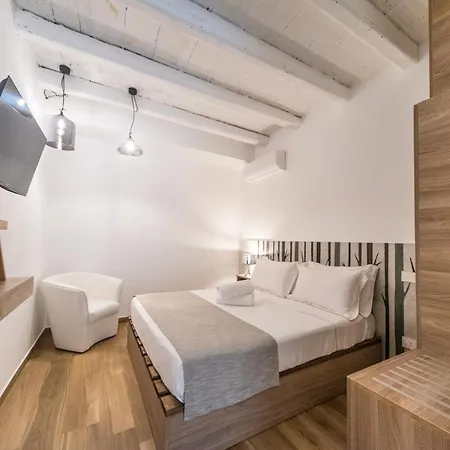 Santa Chiara Πανσιόν 4*