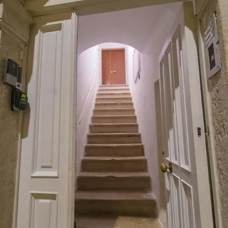 Santa Chiara בית הארחה